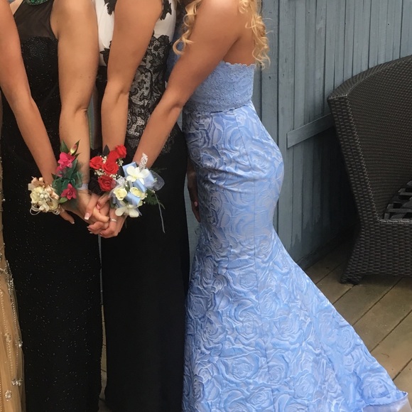 Prom dress - Picture 2 of 3